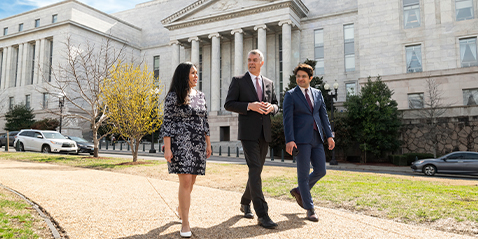 Dean Pete Peterson with students in Washington, DC.